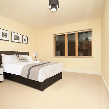 Amazing Sleeps 6 דירה