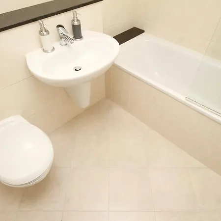 Amazing Sleeps 6 דירה דבלין